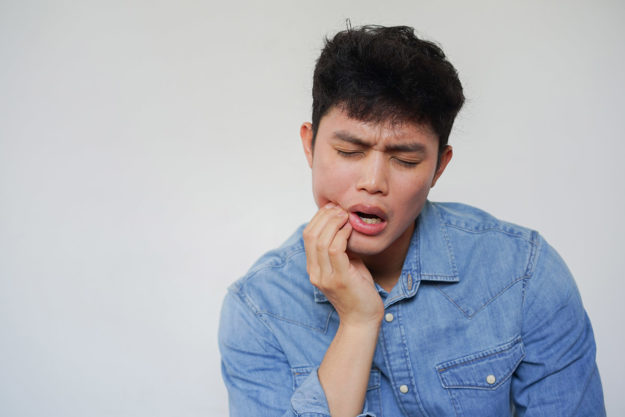 I have a dental emergency (4) man holding jaw realizing I Have a Dental Emergency